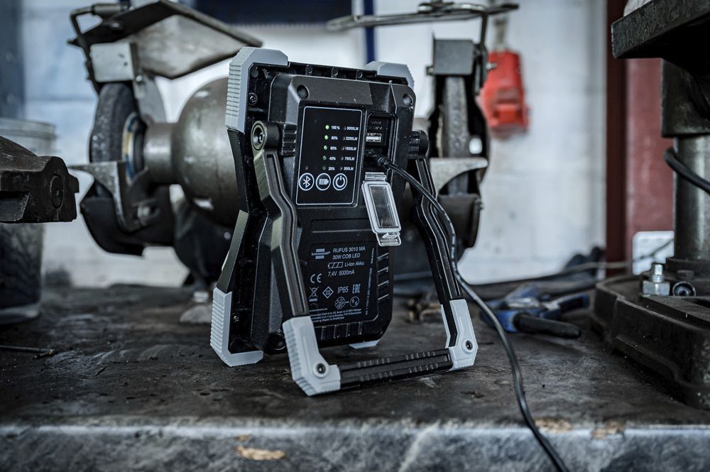 LED-Strahler RUFUS 3010 MA Akku 30W 3000lm 6500K IP65 IK08 sz/gu