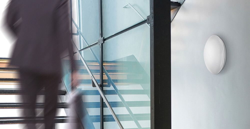 LED-Decken-/Wandleuchte ESYLUX ELLEN 12W, 3000K, 1150lm mit HF-Sensor IP44 weiss