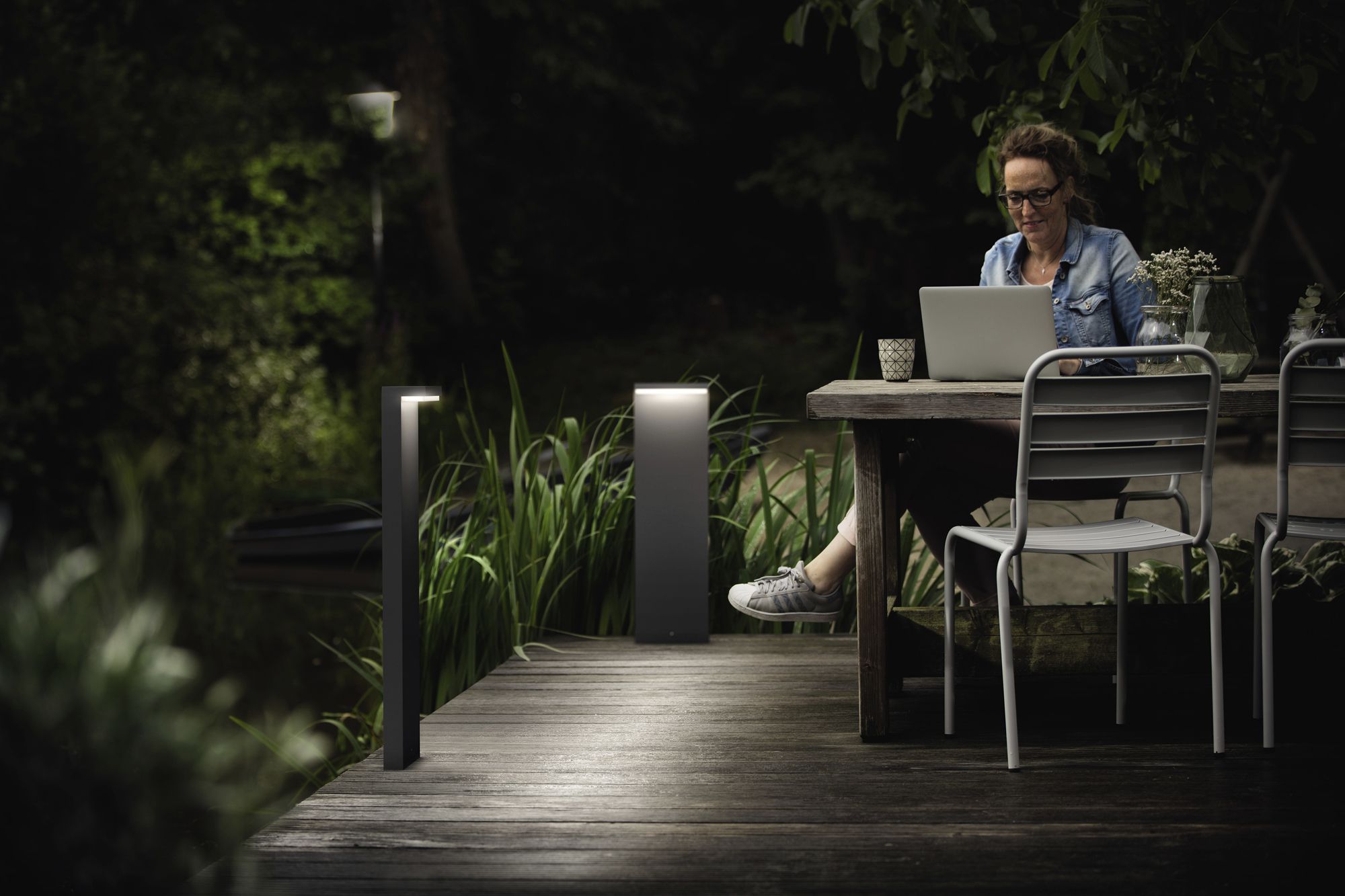 LED-Wegeleuchte Philips Bustan 3.8W 800lm 827 IP44 220×90mm×770mm anthrazit